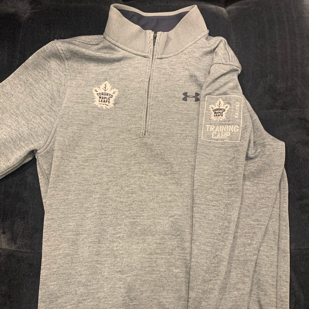 Leafs sweater under armour